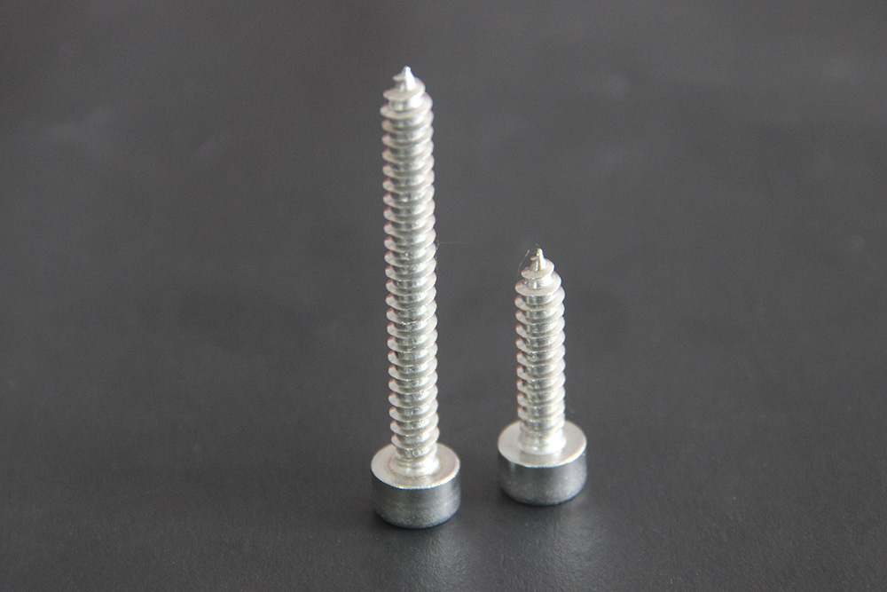 Cylindrical self tapping nail 