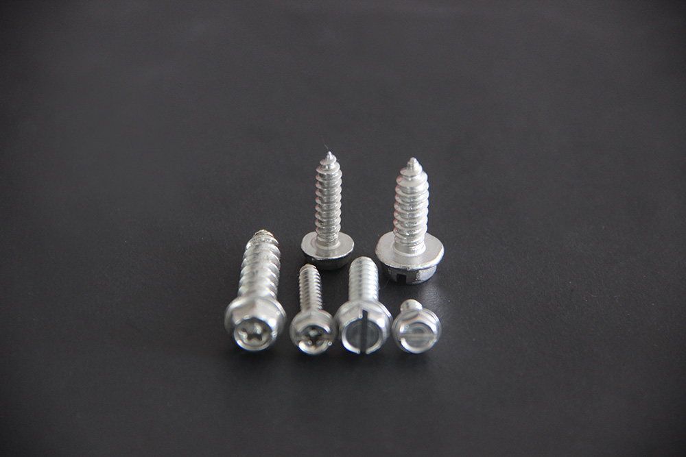 Hexagonal head self-tapping nail 