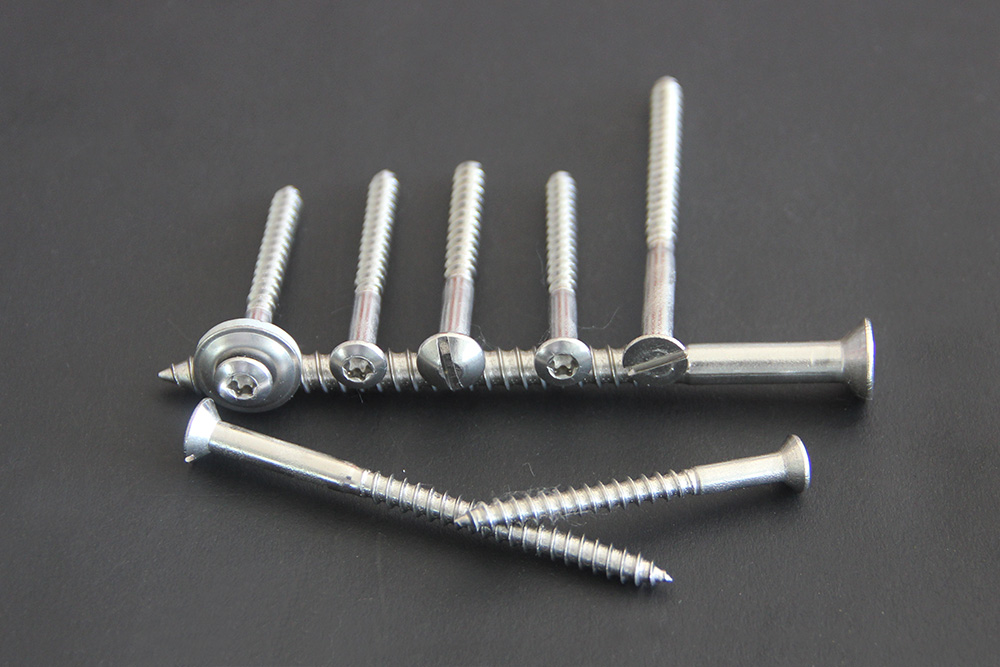 Countersunk wood screw 